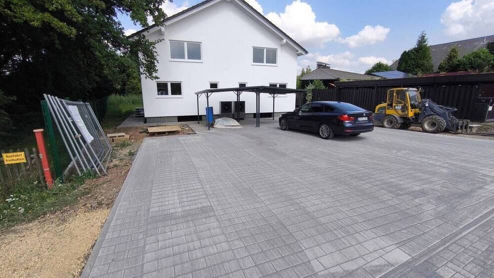 Einzugsfertig! NEUBAU! Idyllisch am Bach! Eine Doppelhaushälfte!