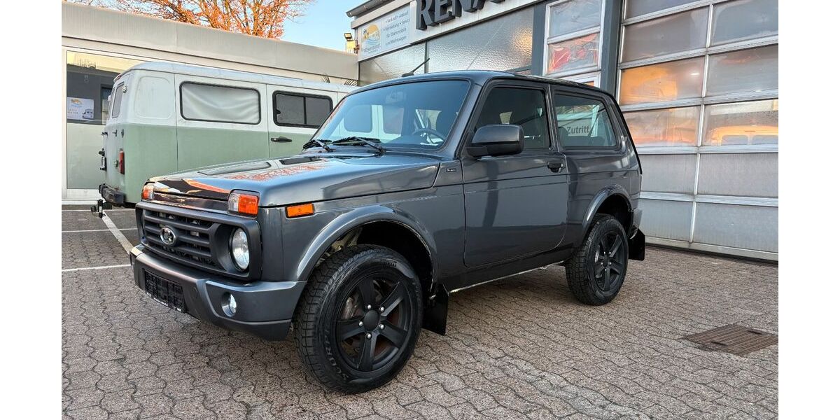 Lada Niva 23.000 km 19.490 &euro; Liebenau 31618