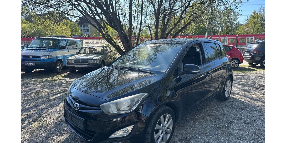 Hyundai i20 218.210 km 1.999 &euro; München 81929
