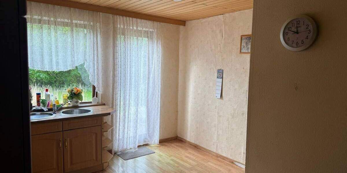 Zweifamilienhaus auf großzügigem Grundstück in idyllischer Lage 1 zimmer
