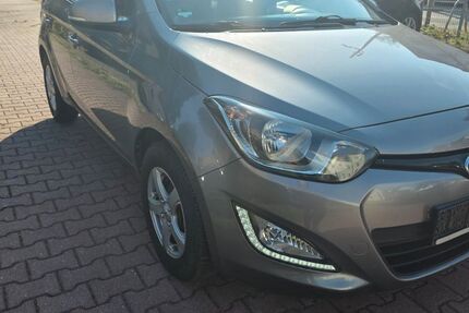 Hyundai i20 143.000 km 3.300 &euro; zwickau 08064