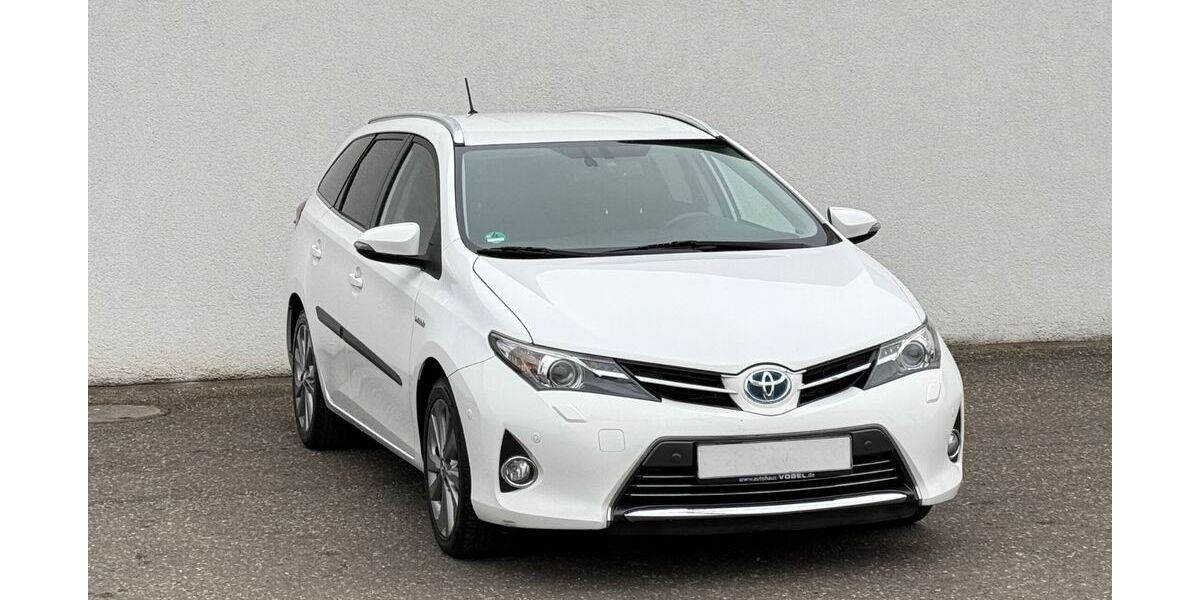 Toyota Auris 190.000 km 8.499 &euro; Kandel 76870