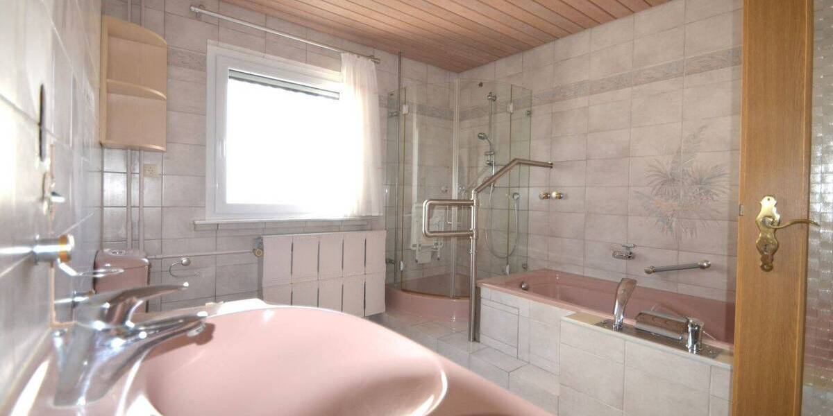 Mehrfamilienhaus, Wohnhaus Rutesheim - 9 Zimmer, 215 m&sup2;, 670.000&euro; | Angebot:26439088