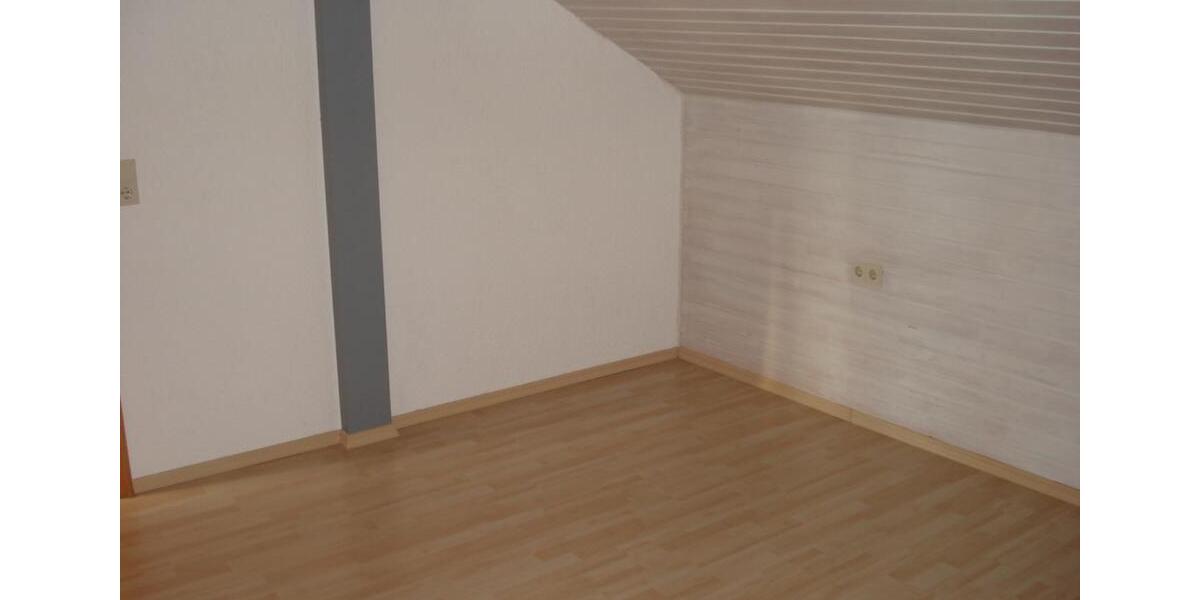 Dachgeschoßwohnung Böbrach - 3 Zimmer, 96 m&sup2;, 440&euro; | Angebot:25103212