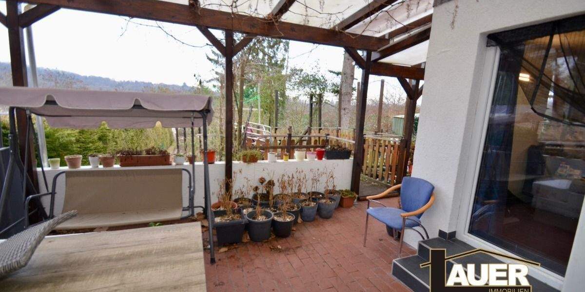 Doppelhaushälfte mit großem Garten in Saabrücken zu Verkaufen. 6 zimmer