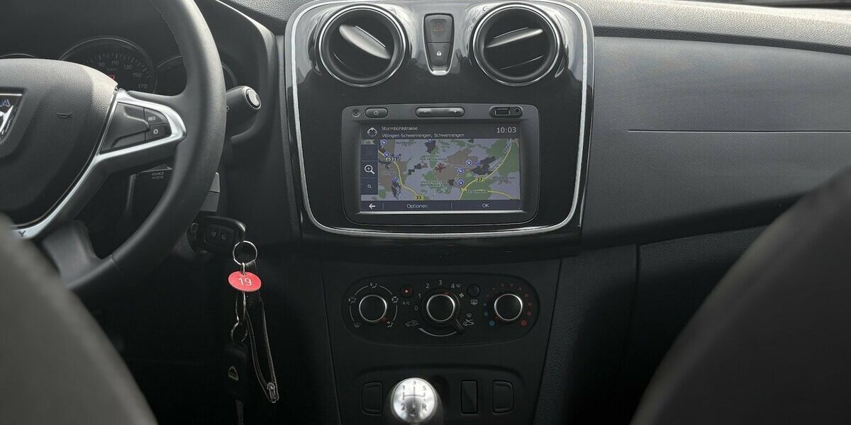 Dacia Sandero Stepway Celebration NAVIGATION/TEMPOMAT 29.280 km 8.900 &euro; Villingen-Schwenningen 78054