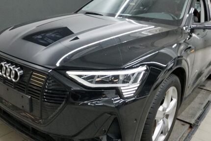 Audi e-tron 42.968 km 37.990 &euro; Hamburg 22047