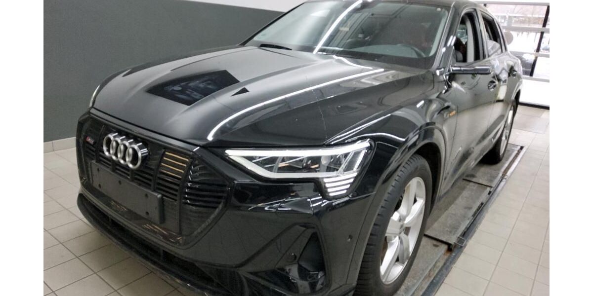Audi e-tron 42.968 km 37.990 &euro; Hamburg 22047