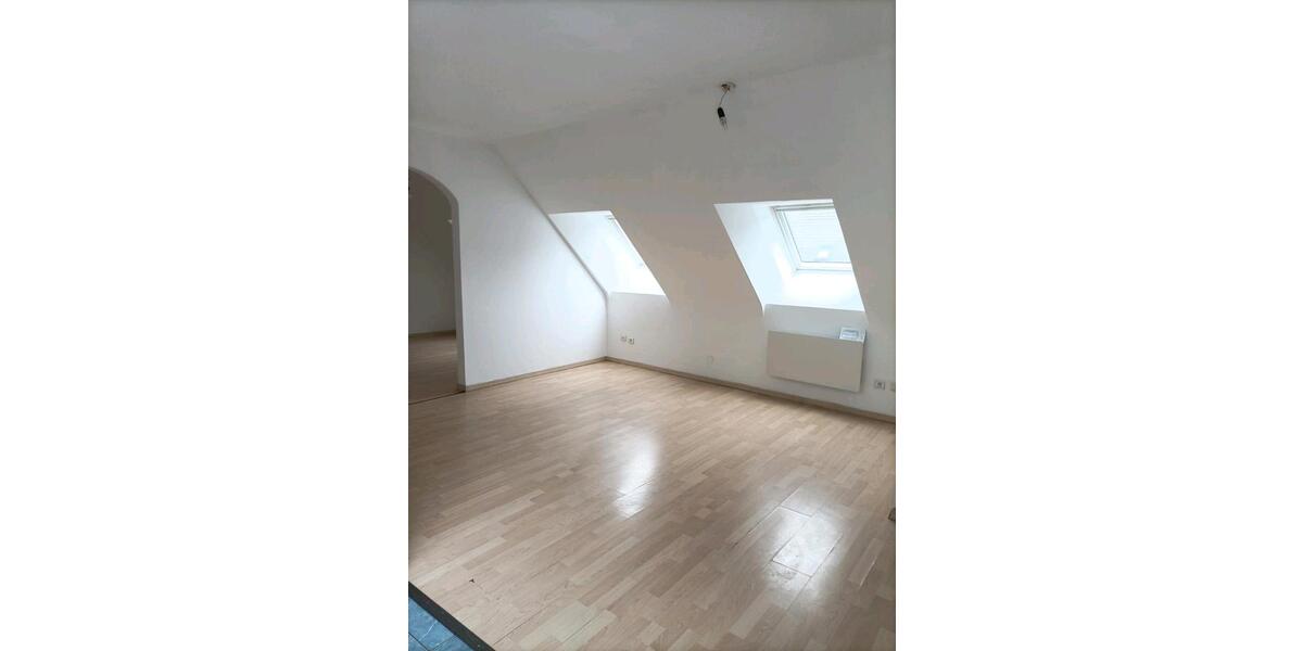 Dachgeschoßwohnung Ettlingen - 3 Zimmer, 50 m&sup2;, 900&euro; | Angebot:26003085