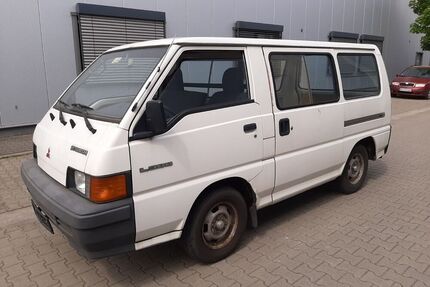 Mitsubishi L300