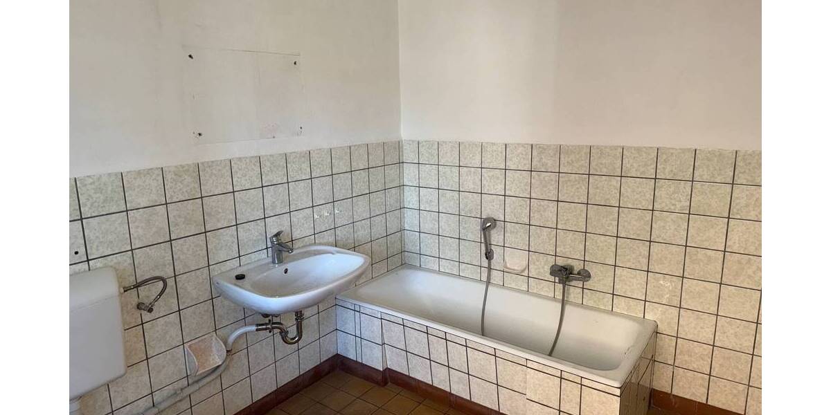 Mehrfamilienhaus, Wohnhaus Brotterode-Trusetal Trusetal - 4 Zimmer, 92 m&sup2;, 95.000&euro; | Angebot:25708450