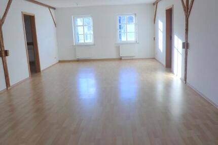 Dachgeschosswohnung mit extra großem zentralen Wohnraum 6 zimmer