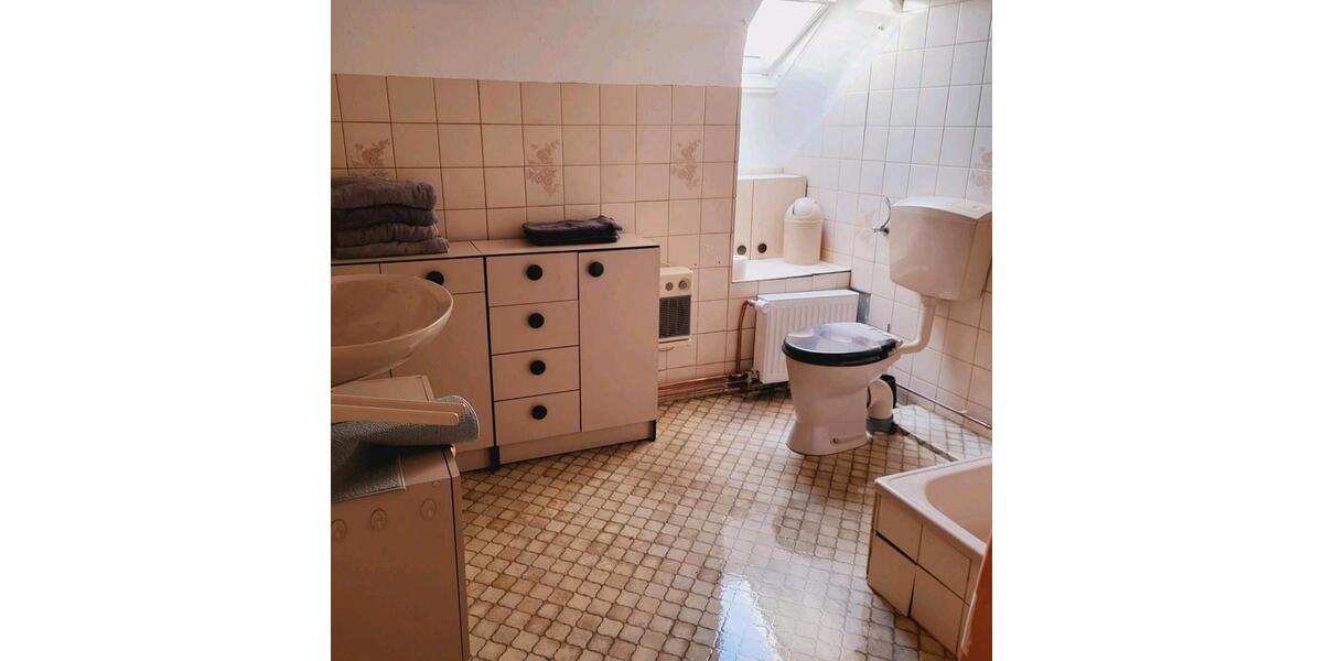 Einfamilienhaus Eschershausen - 11 Zimmer, 300 m&sup2;, 750&euro; | Angebot:25419553