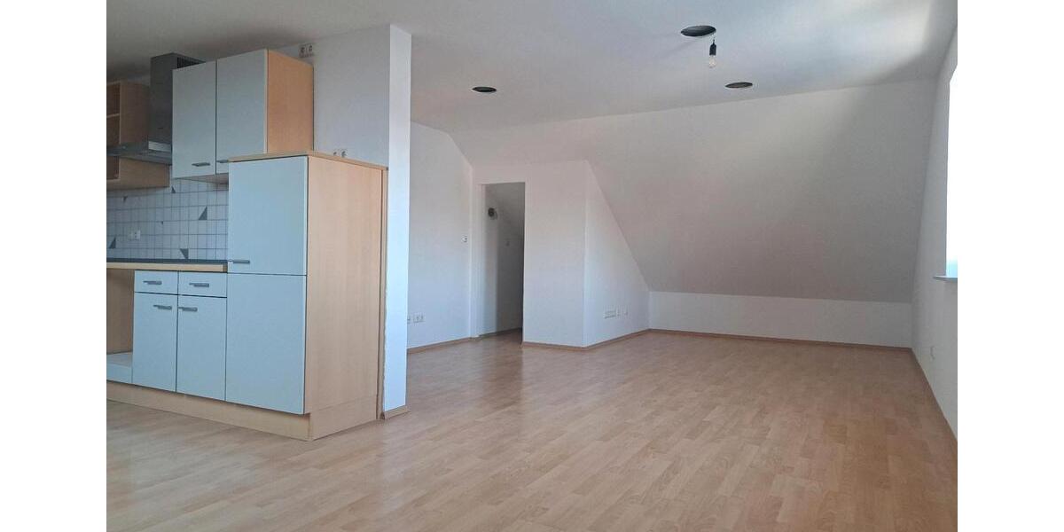 Dachgeschosswohnung im Ortskern von Neuhof 2 zimmer