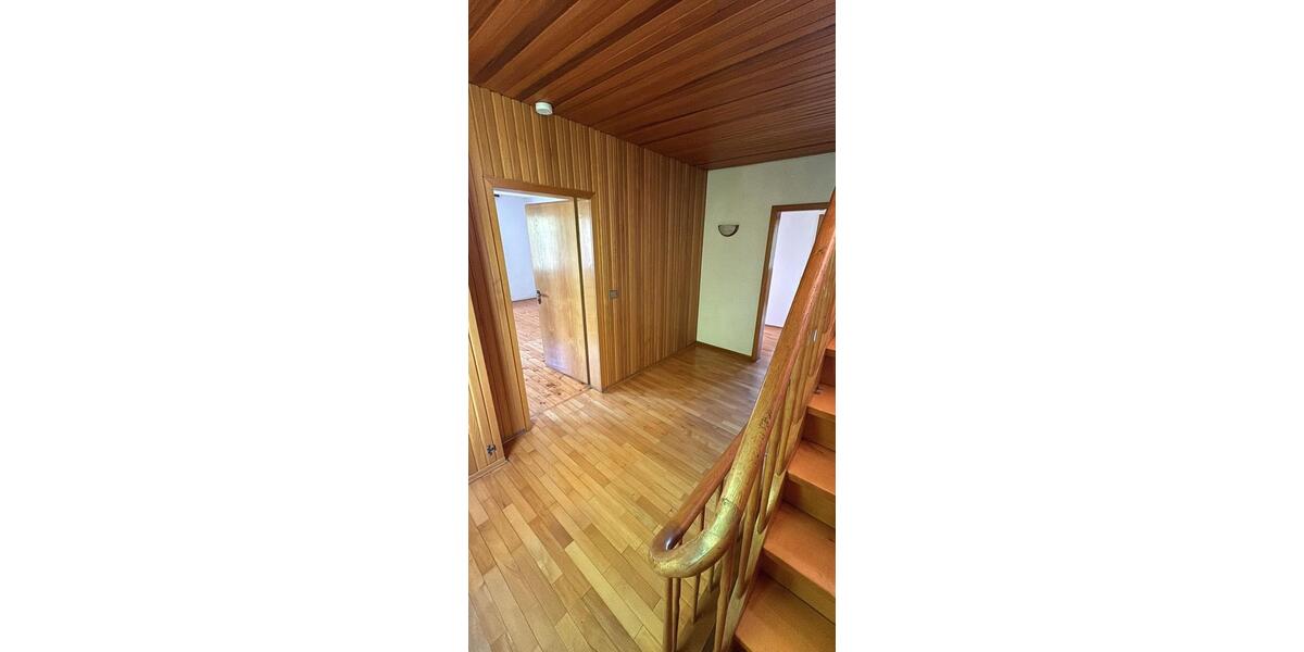 Einfamilienhaus Bad Berleburg - 6 Zimmer, 220 m&sup2;, 270.000&euro; | Angebot:26932006