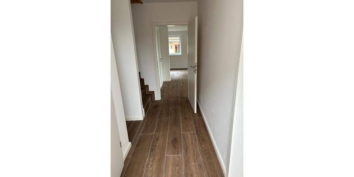 Wunderschöne Doppelhaushälfte mit Garten 5 zimmer