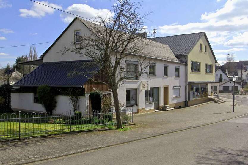 Haus zum Kaufen in Hottenbach 280.000 € 558 m²