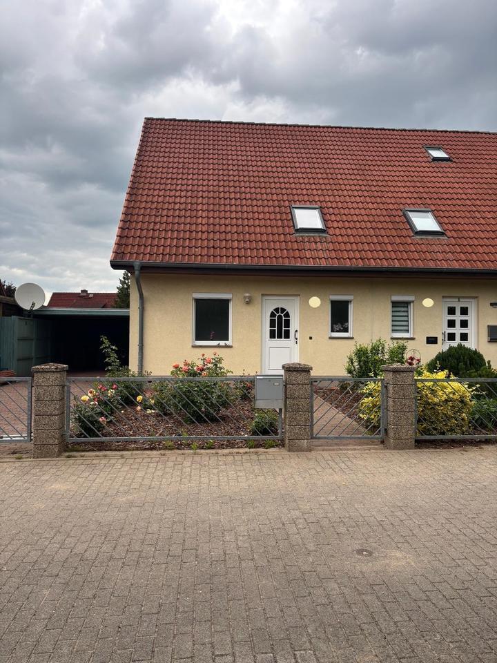 Doppelhaushälfte zu verkaufen BJ. ca. 1999, 100qm Wf. 423qm Gstk.