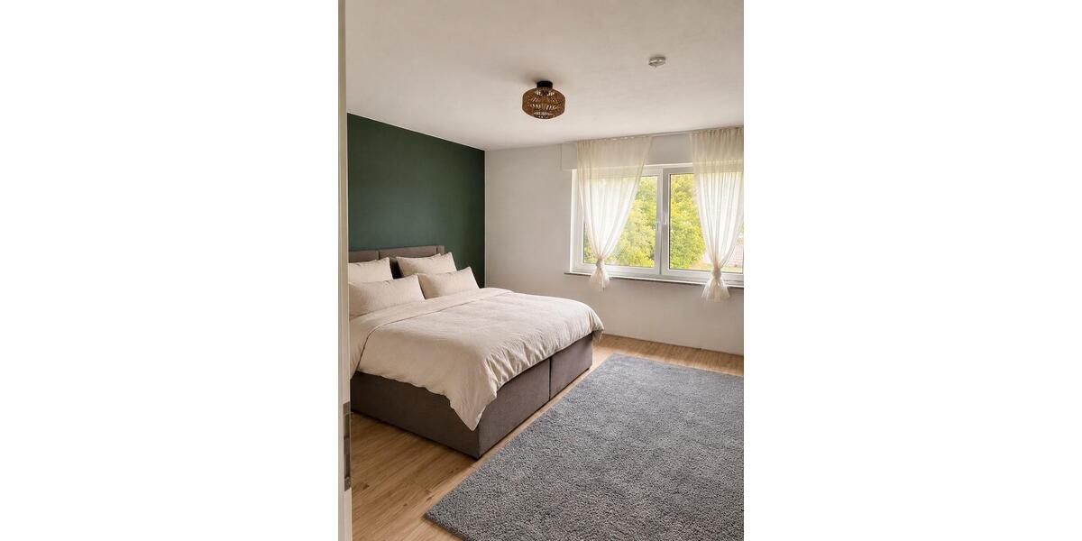 Dachgeschoßwohnung Uplengen - 5 Zimmer, 145 m&sup2;, 1.150&euro; | Angebot:26640652