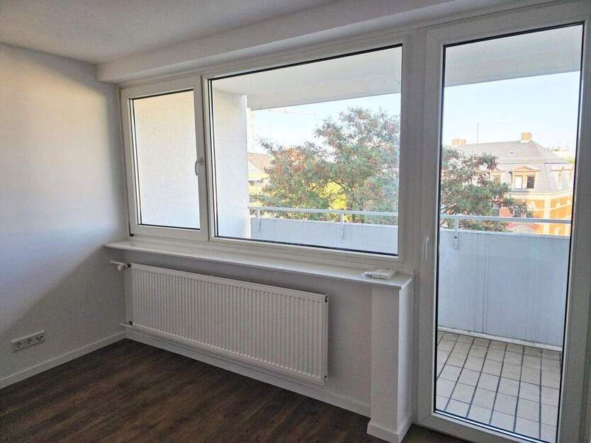 2 Zimmer Wohnung in Fürth komplett renoviert mit Balkon zentrale Lage in Fürth PROVISIONSFREI 2 zimmer
