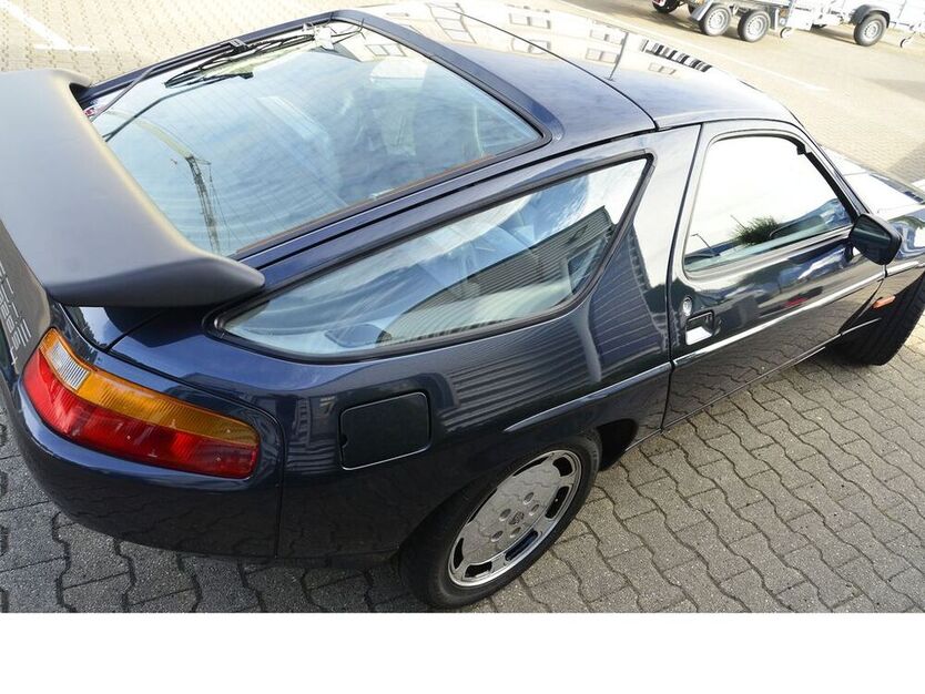 928
