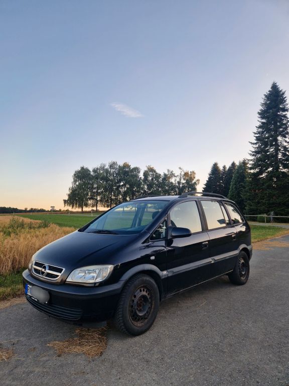 Opel Zafira 198.000 km 1.999 € Berg 88276