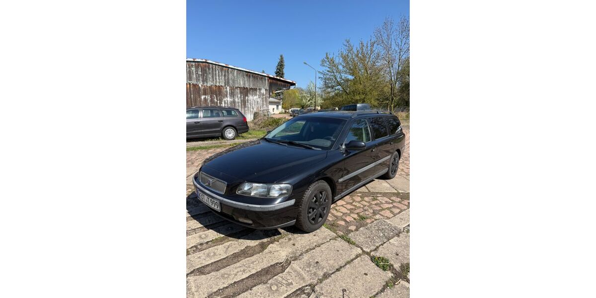 Volvo V70 243.379 km 2.749 &euro; Osternienburger Land 06386