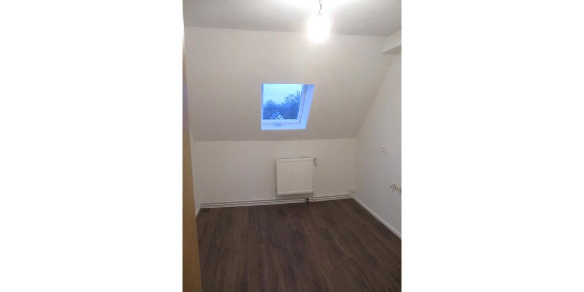 Dachgeschoßwohnung Aschersleben - 3 Zimmer, 70 m&sup2;, 40.000&euro; | Angebot:26516777