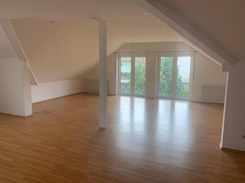 3-Zi. Dachgeschoss Wohnung ab 15.11 zu vermieten zimmer