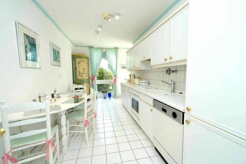 Traumhafte 122 m² Erdgeschoßwohnung mit großzügigem Garten, Terrasse und TG Platz in Büderich