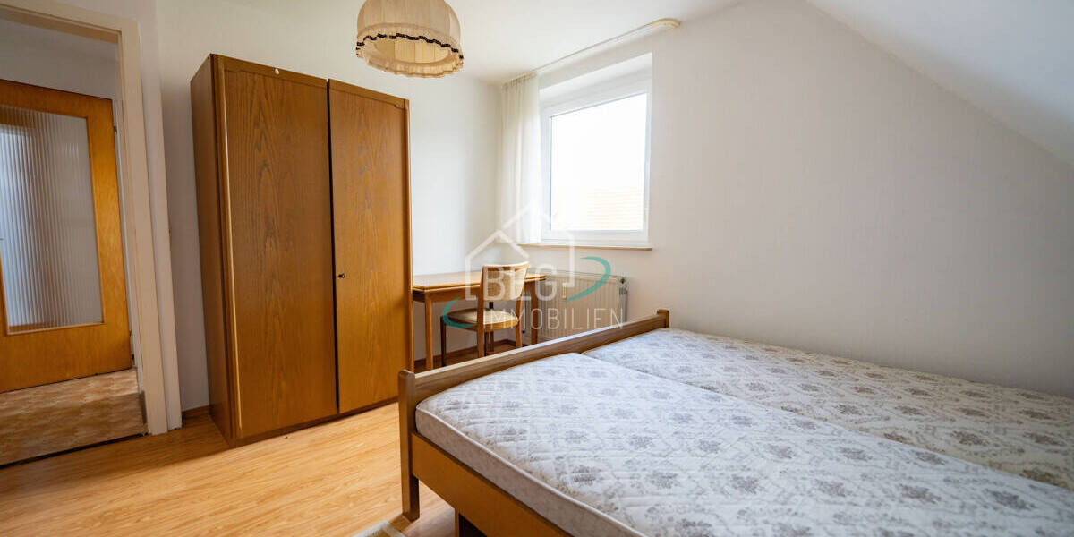 Mehrfamilienhaus, Wohnhaus Crailsheim Roßfeld - 8 Zimmer, 131 m&sup2;, 349.000&euro; | Angebot:26242334