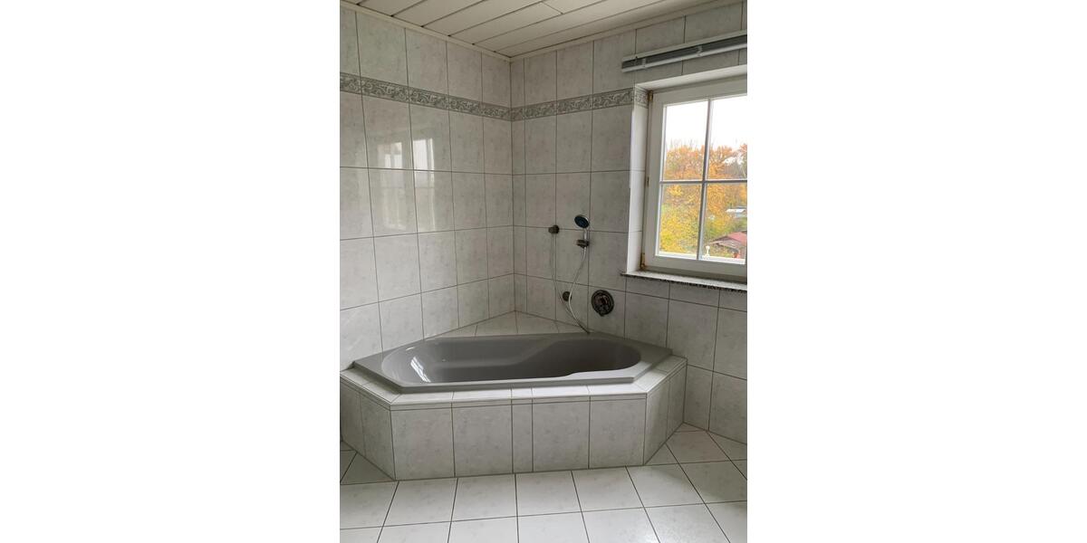 Dachgeschoßwohnung Bruchsal - 3.5 Zimmer, 117 m&sup2;, 1.250&euro; | Angebot:24984090