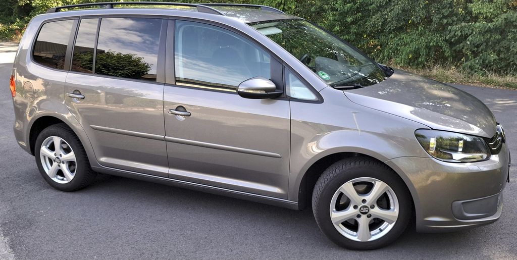 VW Touran 156.000 km 7.200 &euro; Meppen 49716