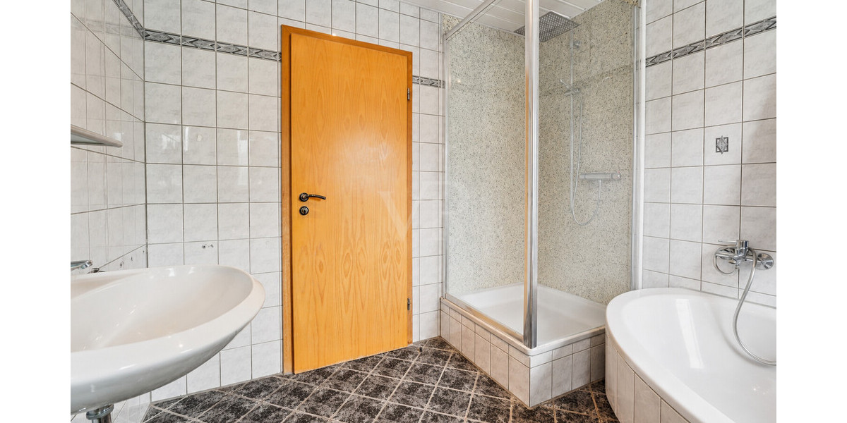 Altbau mit Potenzial – Sanierungsbedürftiges Zweifamilienhaus mit zwei separaten Wohneinheiten (WEG) - Zweifamilienhaus Rheine Rheine | Angebot:27180289