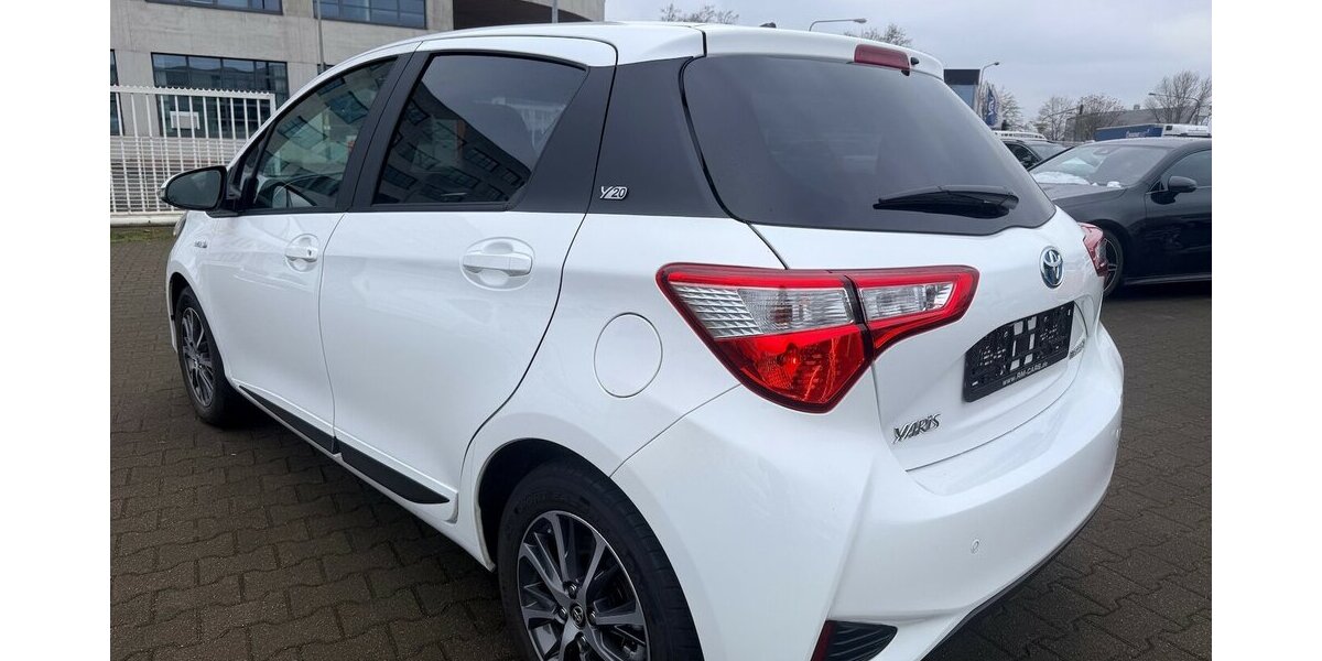 Toyota Yaris 1.5 Hybrid Y20 Club/11.000km!!! 11.010 km 13.990 &euro; Frankfurt 60386