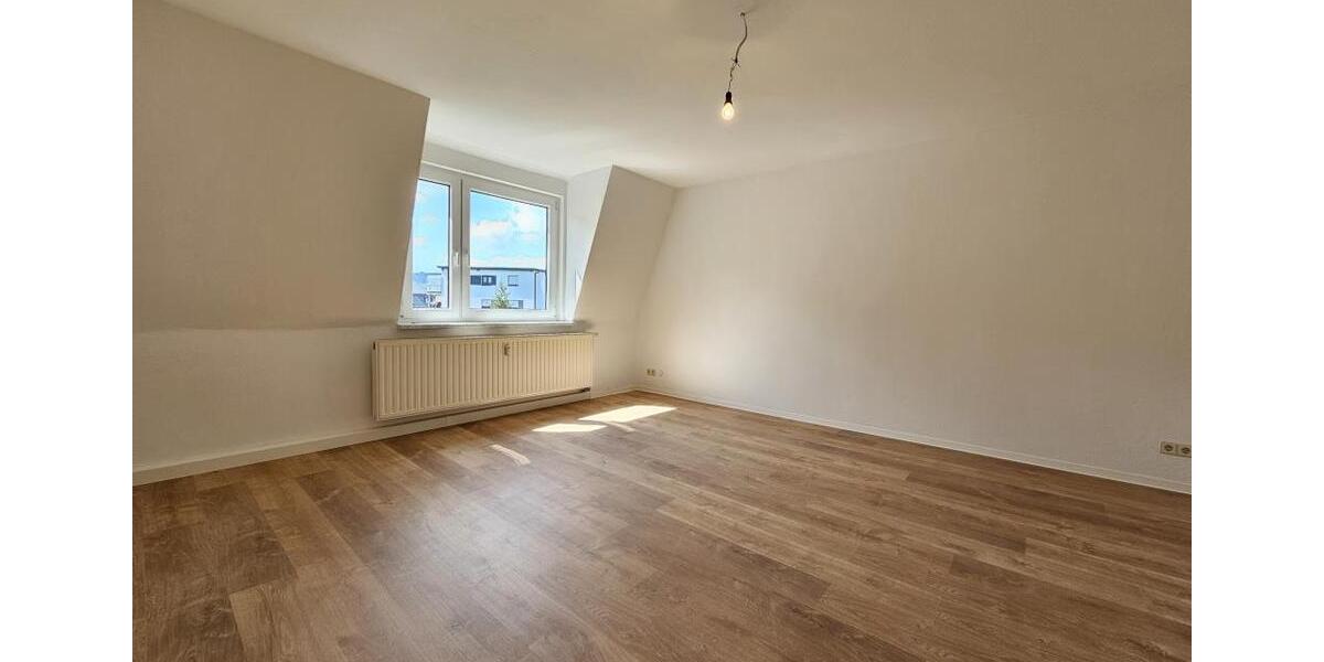 Dachgeschoßwohnung Aue-Bad Schlema Bad Schlema - 3 Zimmer, 84 m&sup2;, 260&euro; | Angebot:26251360