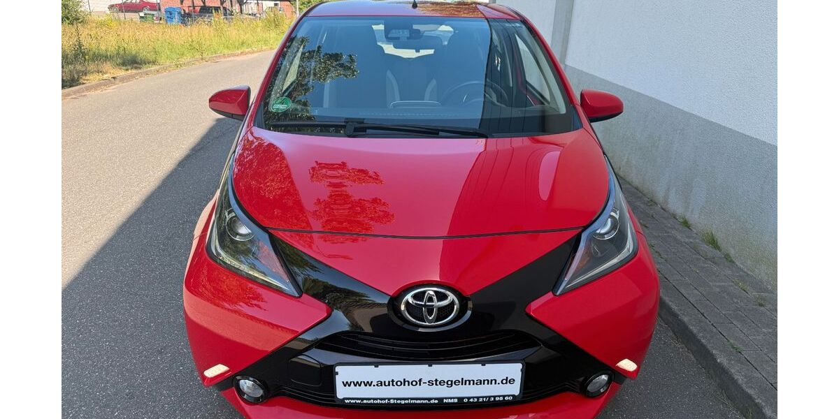 Toyota Aygo (X) 27.161 km 8.900 &euro; Neumünster 24536