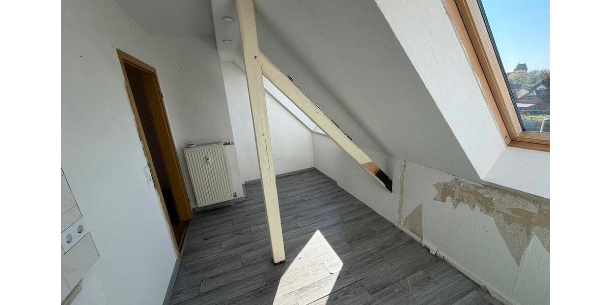Dachgeschoßwohnung Südliches Anhalt - 3 Zimmer, 73 m&sup2;, 400&euro; | Angebot:26200051