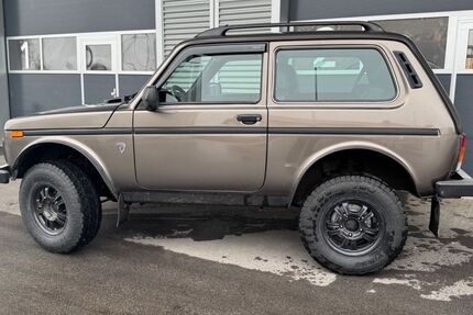 Lada Niva 15.000 km 19.800 &euro; Gilching 82205