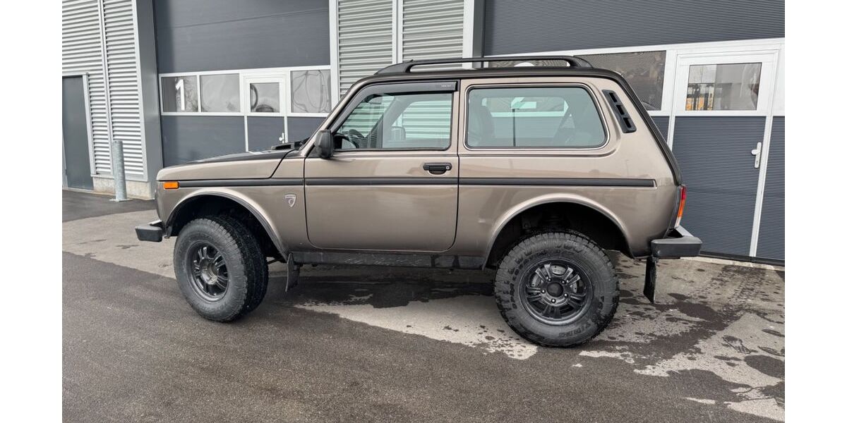 Lada Niva 15.000 km 19.800 &euro; Gilching 82205