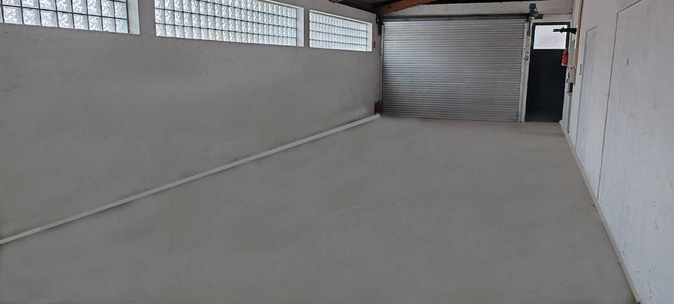 Halle (Lager, Werkstatt, Onlinehandel) & Büro in 86316 Friedberg zimmer