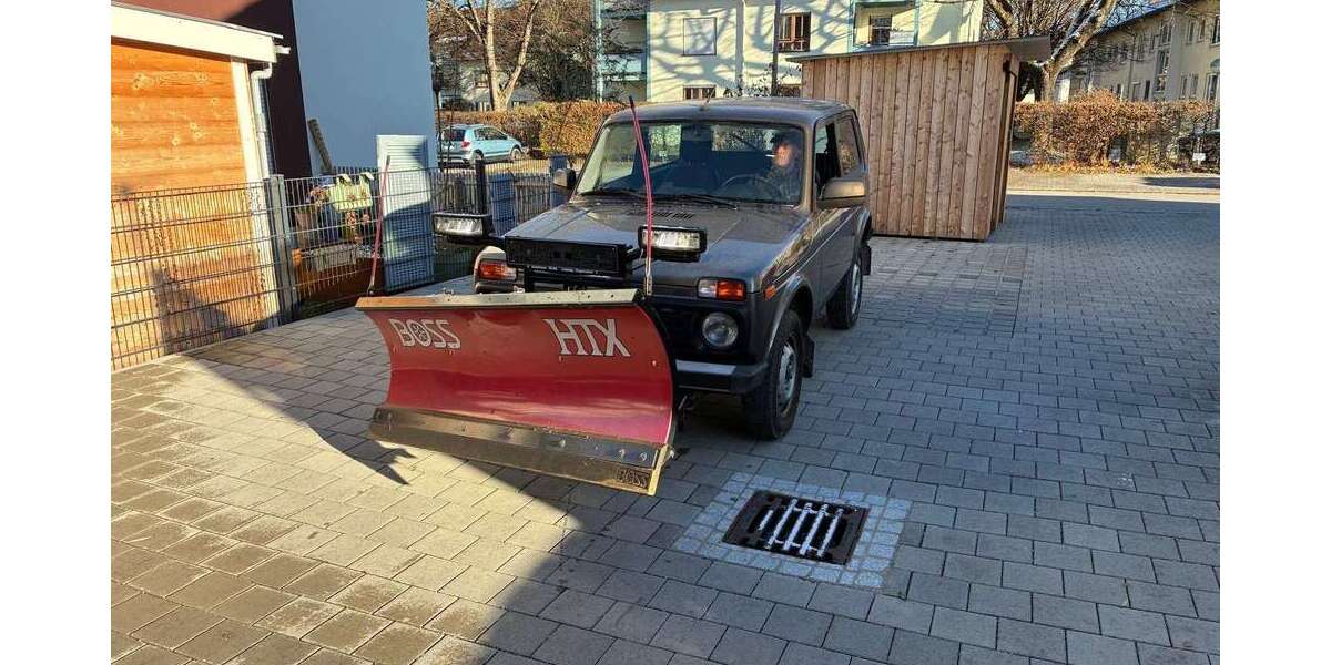 Lada Taiga 8.000 km 17.500 &euro; Kolbermoor 83059