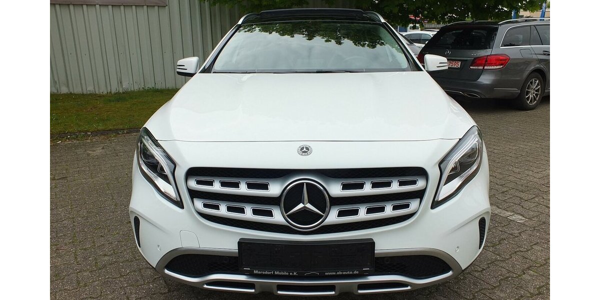 Mercedes-Benz GLA 180 PANORAMADACH LED NAVI AHK 18 Zoll LMF PTS 61.968 km 18.908 &euro; Köln 50858