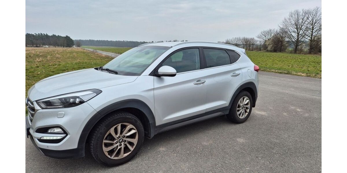 Hyundai TUCSON 119.500 km 12.900 &euro; Pressel 04849