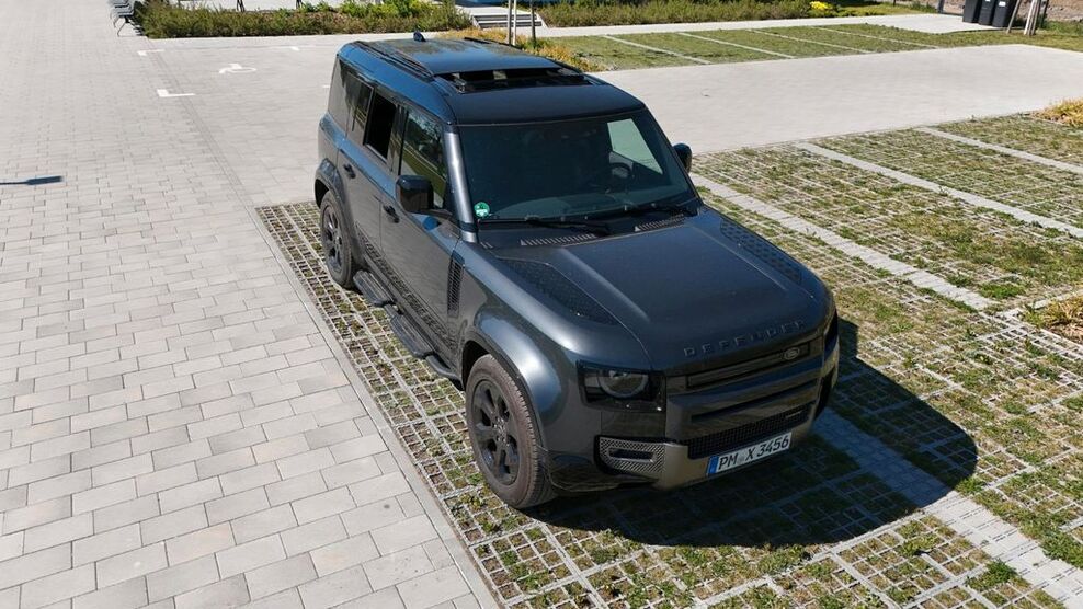 Land Rover Defender 39.840 km 64.500 € Berlin 12279