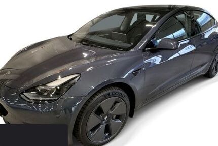 Tesla Model 3 52.197 km 28.900 &euro; Hanau 63457