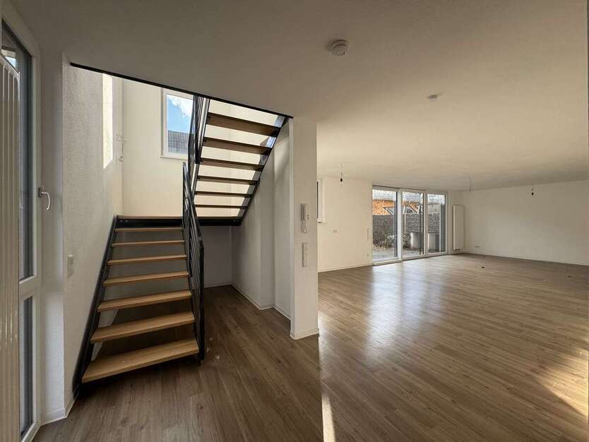 Investieren im Silberstreifen: Wohn-Gewerbeimmobilie mit Garten, Garage & Flexibilitä 6 zimmer