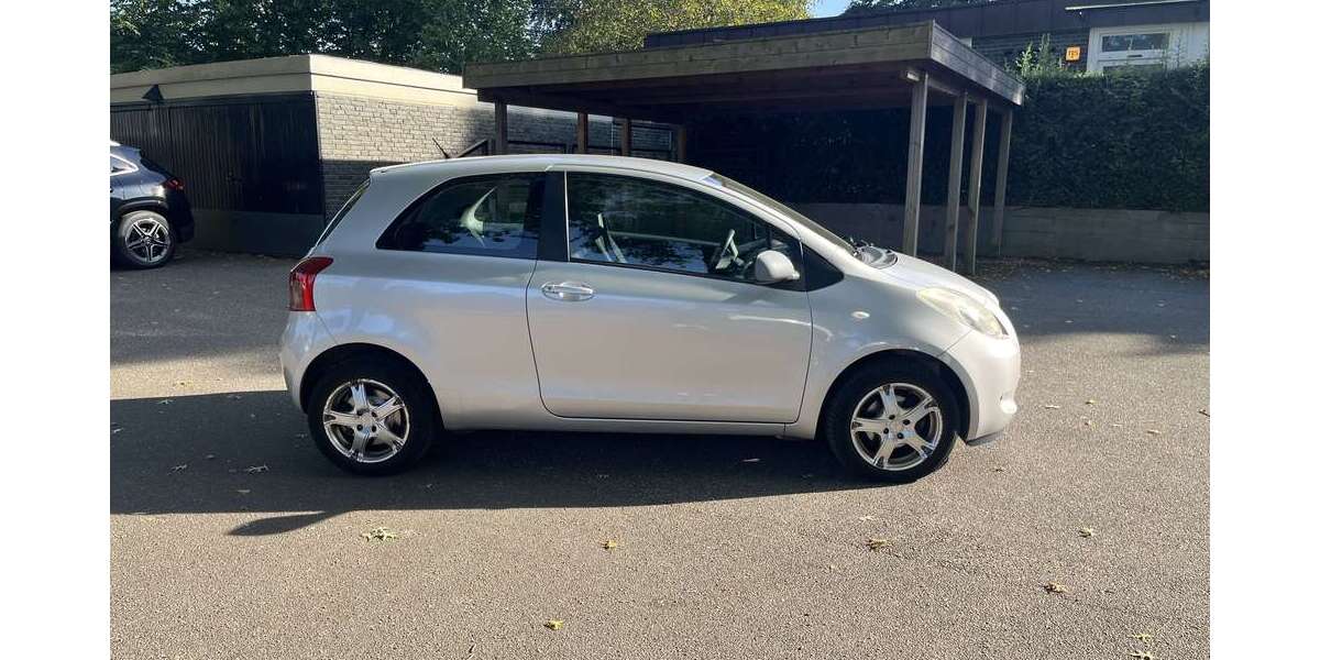 Toyota Yaris 157.000 km 2.200 € Hamburg 22547