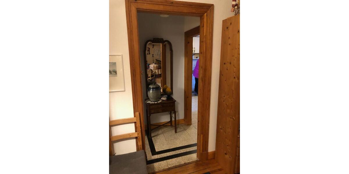 3 12 Zimmer Wohnung im 1. OG im gepflegten Altbau 3.5 zimmer