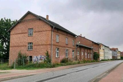 Haus Friedland - 30 Zimmer, 800 m&sup2;, 72.000&euro; | Angebot:26056318